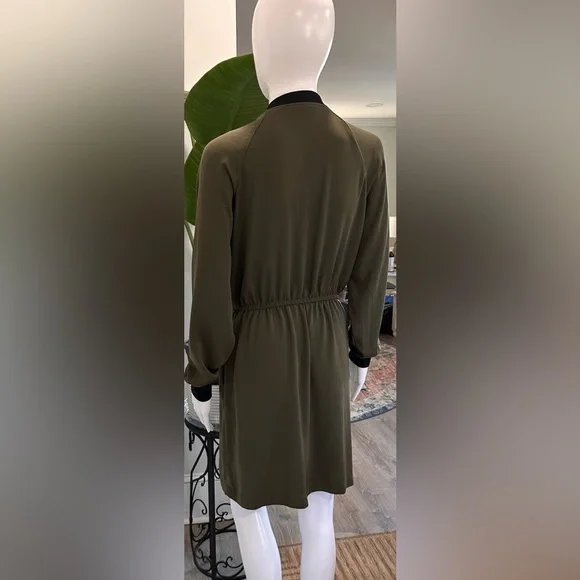 💚💚Army Green Cinched Dynamite Dress - Size Small 💚💚 - Picture 5 of 11